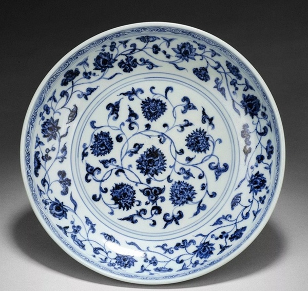 莲花纹瓷器是怎么发展的_香港收藏家協會文物鑑定檢測實驗室有限公司