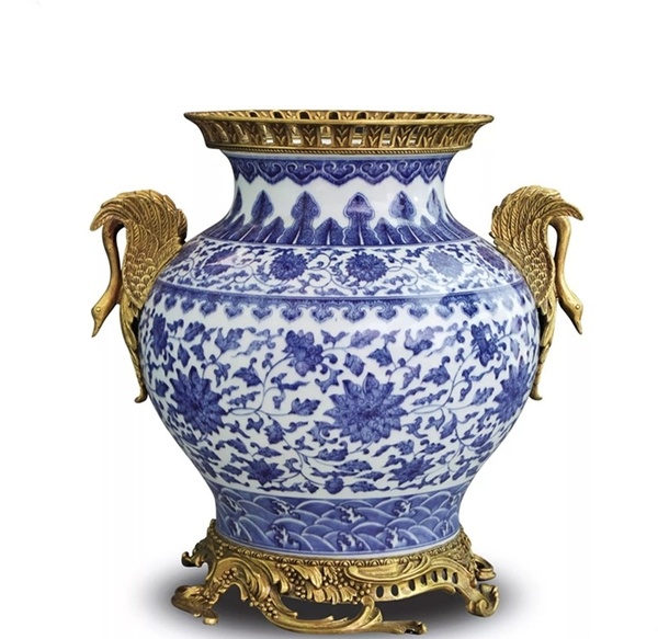 莲花纹瓷器是怎么发展的_香港收藏家協會文物鑑定檢測實驗室有限公司
